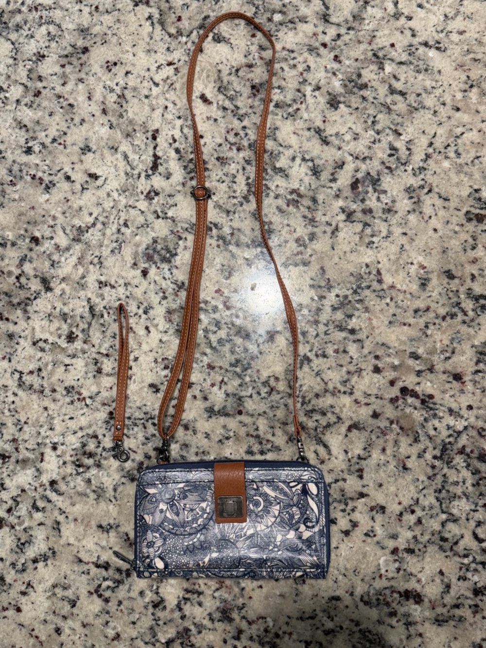Sakroots Women's Crossbody Purse Bag Shoulder Strap & detachable wristlet